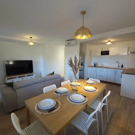 Casamea - T3 U Benesta アパート